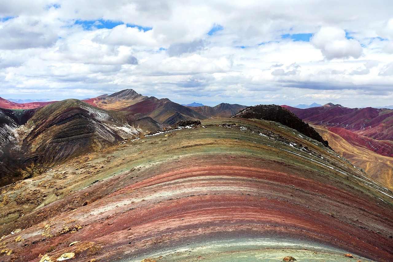 Dscubre como llegar a Vinicunca, la montaña de 7 colores
